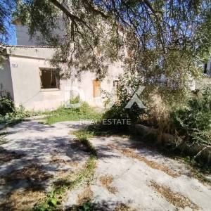 ISTRA,LIŽNJAN- Kuća sa građevinskom dozvolom za renovaciju. Pogled more i kvarner!