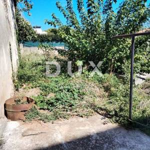 ISTRA,LIŽNJAN- Kuća sa građevinskom dozvolom za renovaciju. Pogled more i kvarner!