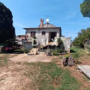 ISTRA,LOVREČ - Kamena kuća s okućnicom