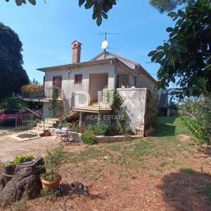 ISTRA,LOVREČ - Kamena kuća s okućnicom