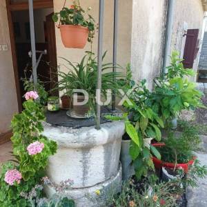 ISTRA,LOVREČ - Kamena kuća s okućnicom