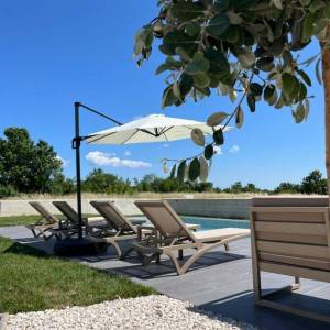 ISTRA,MARČANA - Moderna novogradnja s bazenom 