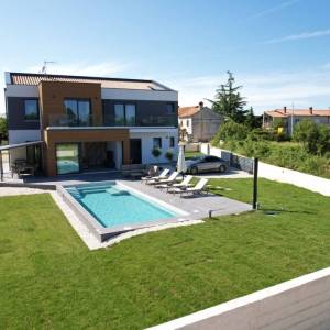 ISTRA,MARČANA - Moderna novogradnja s bazenom 