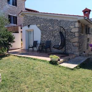 ISTRA,MEDULIN- Kamena kuća sa bazenom u centru!