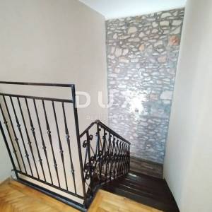 ISTRA,MEDULIN- Kamena kuća sa bazenom u centru!