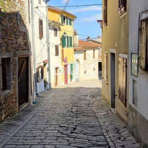 ISTRA,MOTOVUN - Kuća u starogradskoj jezgri Motovuna sa poslovnim prostorom
