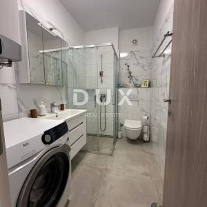 ISTRA,NOVIGRAD - Luksuzan stan s bazenom i krovnom terasom prvi red do mora