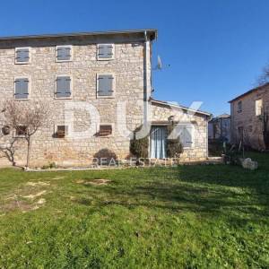 ISTRA,POREČ - Lijepa istarska kamena kuća na odličnoj lokaciji