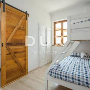 ISTRA,SVETVINČENAT - Rustikalna vila s bazenom