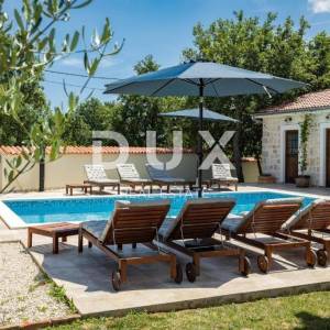 ISTRA,SVETVINČENAT - Rustikalna vila s bazenom