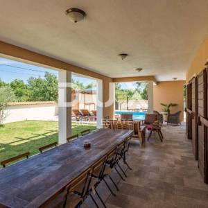 ISTRA,SVETVINČENAT - Rustikalna vila s bazenom