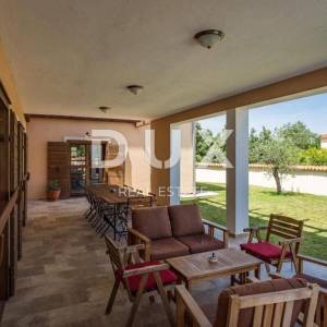ISTRA,SVETVINČENAT - Rustikalna vila s bazenom
