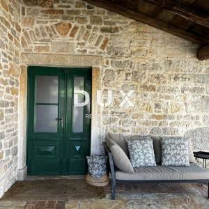 ISTRA,TINJAN - Dizajnerska vila sa grijanim bazenom!