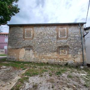 ISTRA.TINJAN - Dva kamena objekta 
