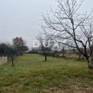 ISTRA,UMAG(OKOLICA) - Građevinsko zemljište u mirnom naselju