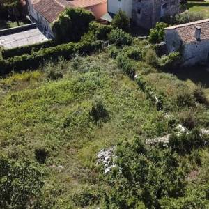 ISTRA,VIŠNJAN - Kamena starina s prostranom okućnicom