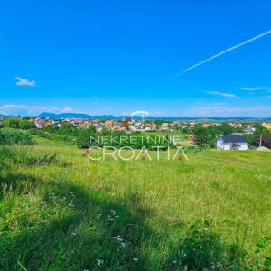IVANEC: 16 €/m2, PRIKLJUČAK VODE, 600 m od centra!
