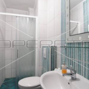 Izvanredna investicija u blizini grada Paga, 8 apartmana, 420 m2 stambenog prost