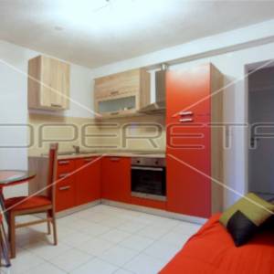 Izvanredna investicija u blizini grada Paga, 8 apartmana, 420 m2 stambenog prost