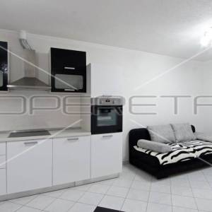 Izvanredna investicija u blizini grada Paga, 8 apartmana, 420 m2 stambenog prost