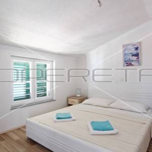 Izvanredna investicija u blizini grada Paga, 8 apartmana, 420 m2 stambenog prost