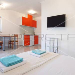 Izvanredna investicija u blizini grada Paga, 8 apartmana, 420 m2 stambenog prost