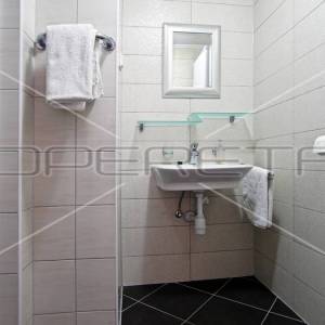 Izvanredna investicija u blizini grada Paga, 8 apartmana, 420 m2 stambenog prost