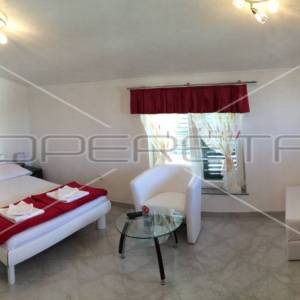 Izvanredna investicija u blizini grada Paga, 8 apartmana, 420 m2 stambenog prost