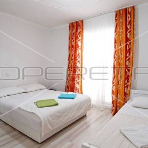 Izvanredna investicija u blizini grada Paga, 8 apartmana, 420 m2 stambenog prost