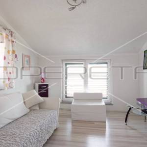 Izvanredna investicija u blizini grada Paga, 8 apartmana, 420 m2 stambenog prost