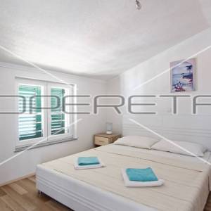 Izvanredna investicija u blizini grada Paga, 8 apartmana, 420 m2 stambenog prost