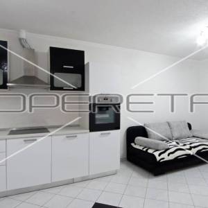 Izvanredna investicija u blizini grada Paga, 8 apartmana, 420 m2 stambenog prost