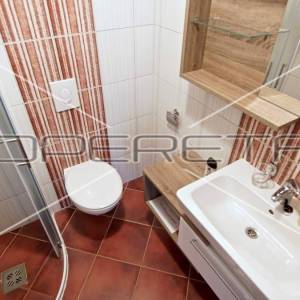 Izvanredna investicija u blizini grada Paga, 8 apartmana, 420 m2 stambenog prost