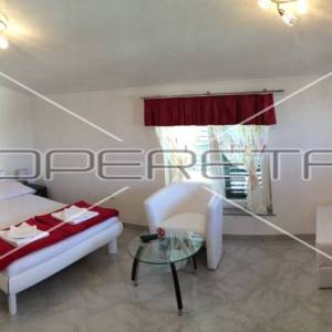 Izvanredna investicija u blizini grada Paga, 8 apartmana, 420 m2 stambenog prost