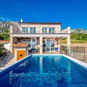 JABLANAC - kuća 260m2 sa bazenom i pogledom na more