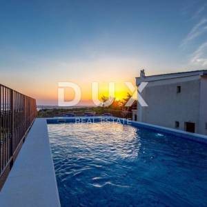 JABLANAC - kuća 260m2 sa bazenom i pogledom na more