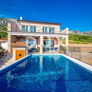 JABLANAC - kuća 260m2 sa bazenom i pogledom na more