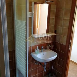 Jadranovo, 91.80m2 tavan uređen kao stan