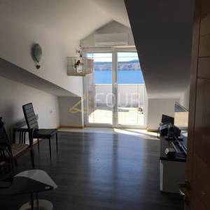 Jadranovo, 91.80m2 tavan uređen kao stan