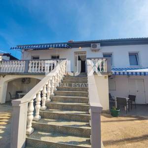 JADRANOVO - Apartmanska kuća s pogledom na more