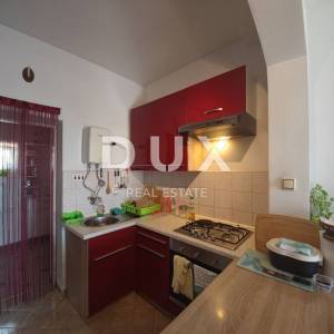 JADRANOVO - Apartmanska kuća s pogledom na more