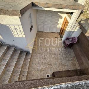 Jadranovo, dvojna kuća, 50m2, pogled na more