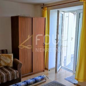 Jadranovo, samostojeća kuća s 3 apartmana
