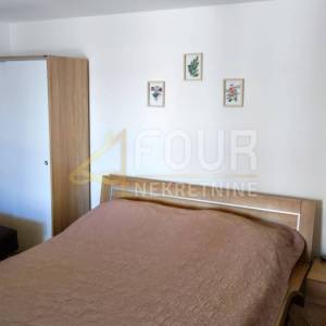 Jadranovo, samostojeća kuća s 3 apartmana