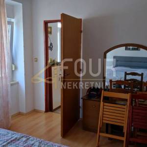 Jadranovo, samostojeća kuća s 3 apartmana