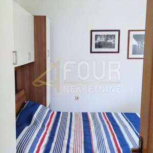 Jadranovo, samostojeća kuća s 3 apartmana