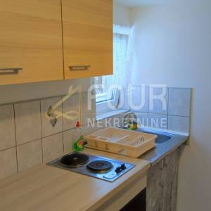 Jadranovo, samostojeća kuća s 3 apartmana
