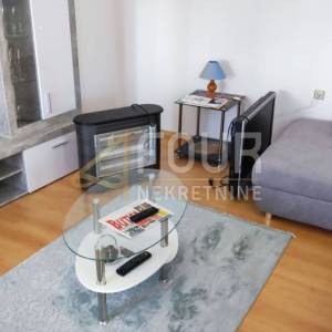 Jadranovo, samostojeća kuća s 3 apartmana