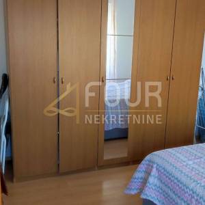 Jadranovo, samostojeća kuća s 3 apartmana