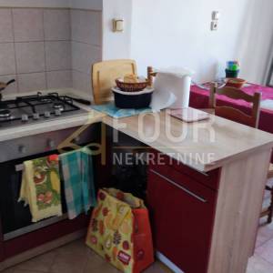 Jadranovo, samostojeća kuća s 3 apartmana